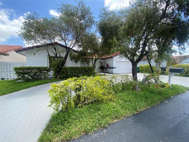 Building Photo - 10225 SW 144th Ct