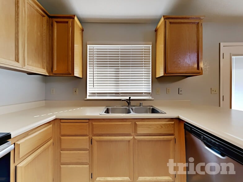 Building Photo - 1600 Cattail Ct