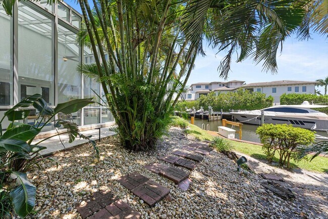 Building Photo - 1013 Bel Air Dr