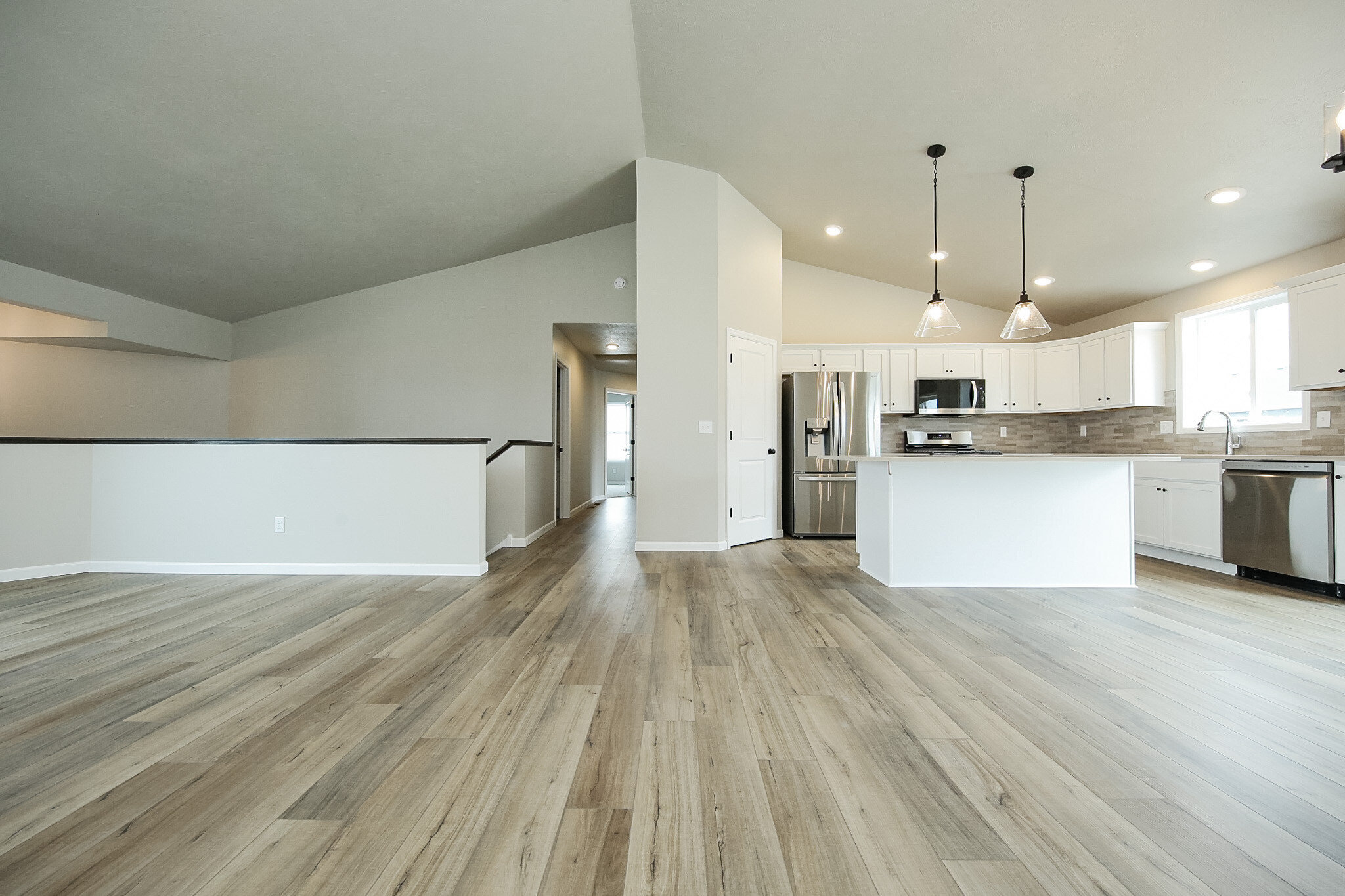 lovely open concept - 5940 S Coneflower Ave
