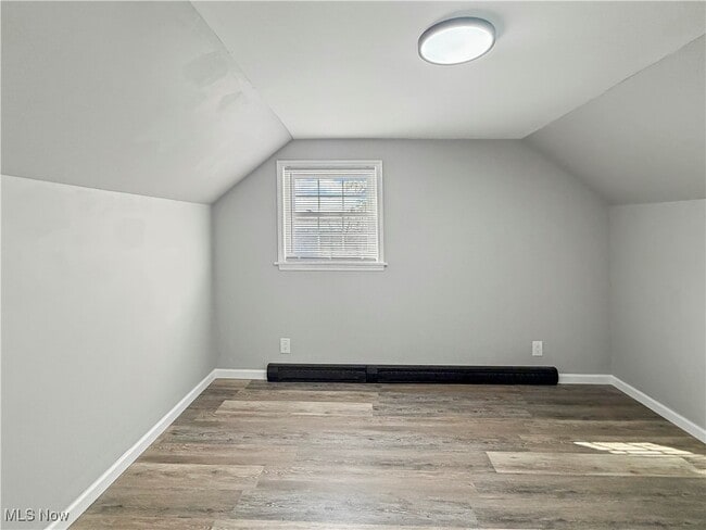 Building Photo - 54 Juanita St