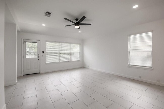 Building Photo - 2108 Kane Cove