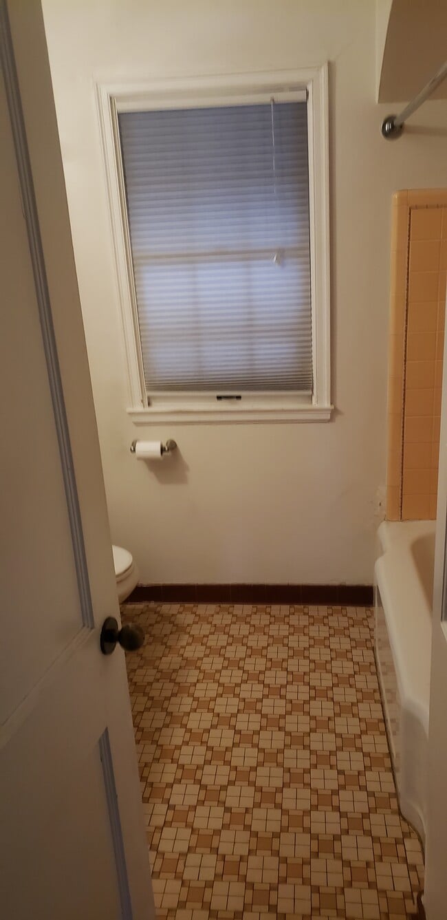 Bathroom - 4101 Hillcrest Dr