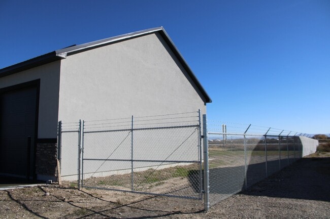 Building Photo - 57 W 465 N
