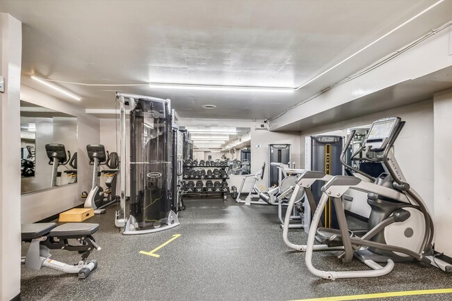 Building Photo - Great 2 Bedroom 2 Bath in Van Ness DC!