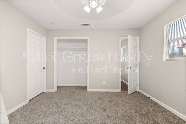 Building Photo - 4404 Pecan Ln