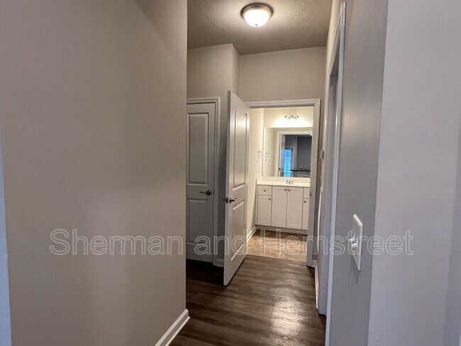 Building Photo - 730 Tarvin Cir