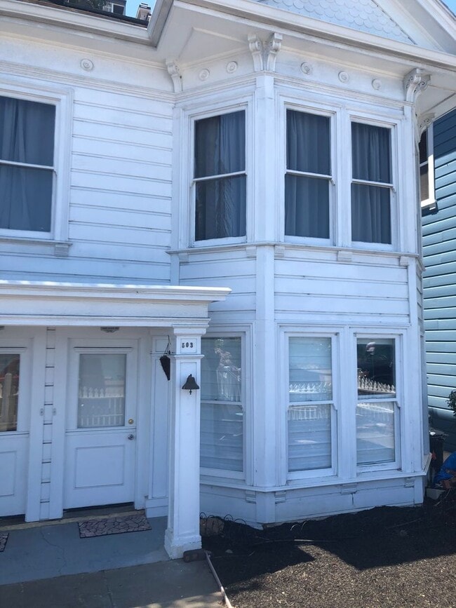 Building Photo - Cute Sausalito Bungalow right across from ...