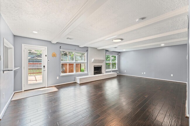 Building Photo - 9611 Hearthwood Dr