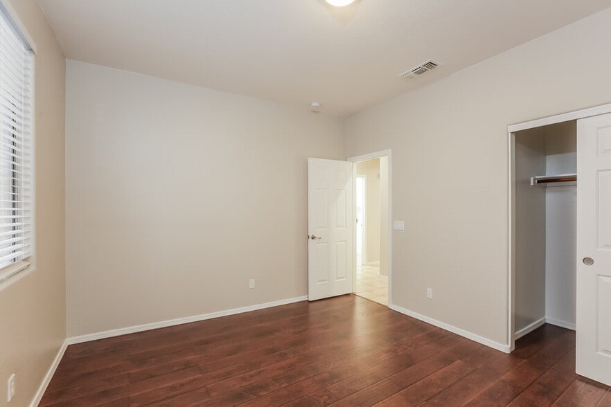 Building Photo - 6842 S 26th Pl