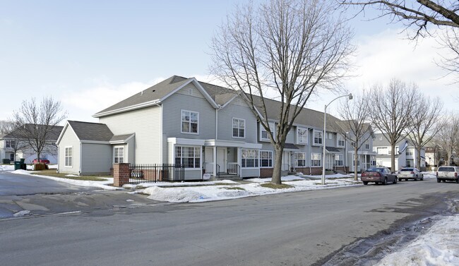 Building Photo - Parkwest Townhouses