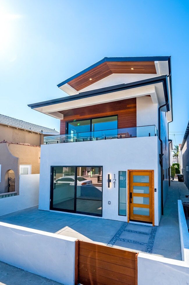 Building Photo - 121-121 139 39th St