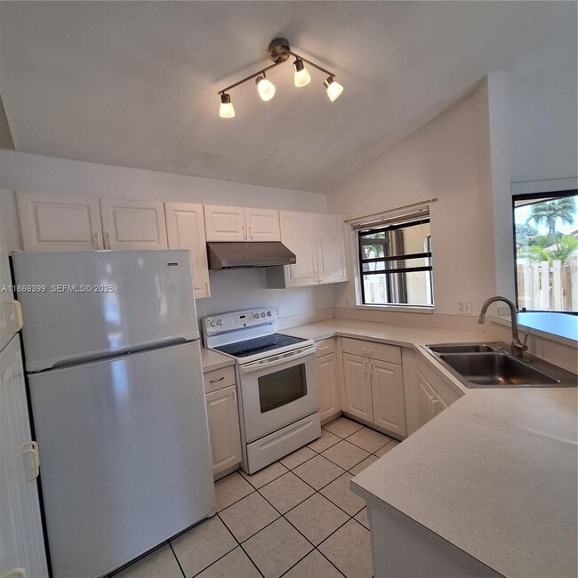 Building Photo - 3214 San Remo Cir