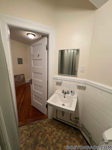 Building Photo - 885 Massachusetts Ave