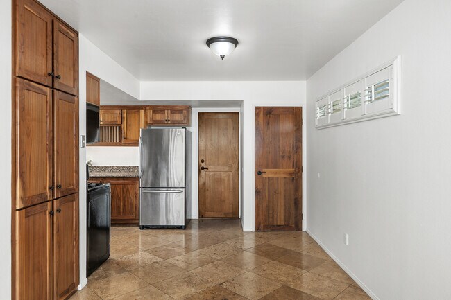Dinning room - 2461 Geranium St