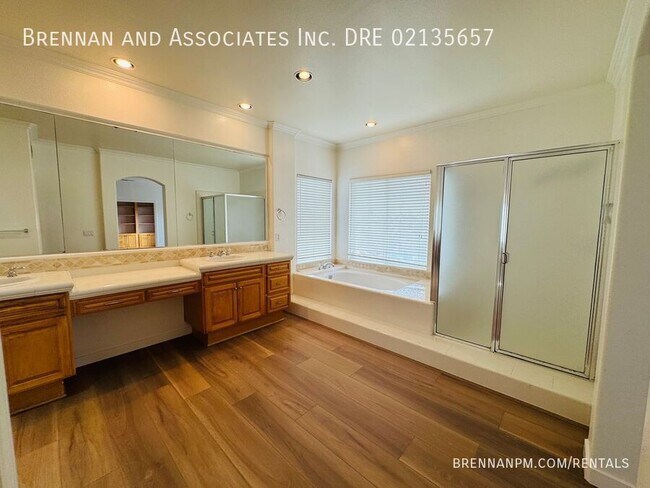 Building Photo - 835 Calle Lagasca