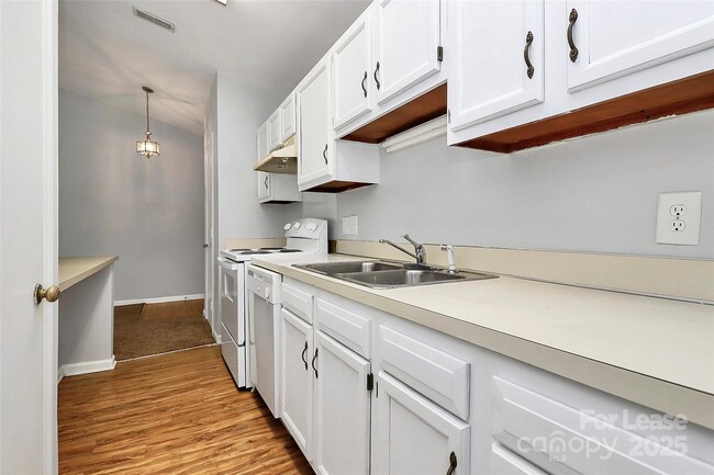 Building Photo - 6146 Meadow Rose Ln