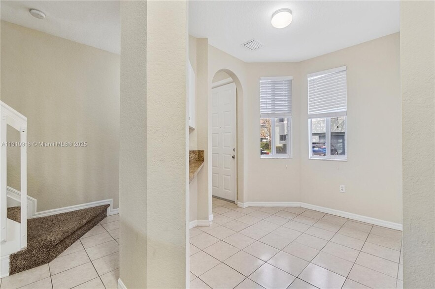 Building Photo - 3717 Sonoma Dr