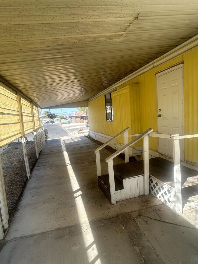 Building Photo - 3601 E Wyoming Ave