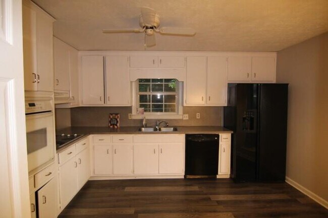 Building Photo - 3765 Manor House Dr