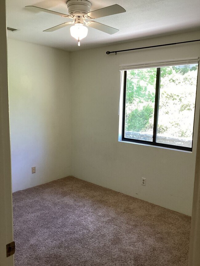 Building Photo - 439 Foxfire Ln