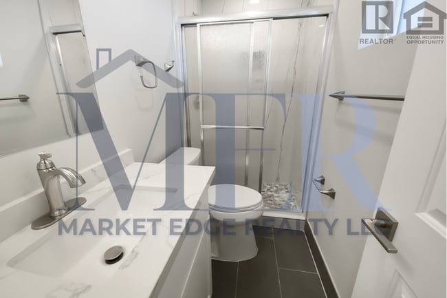 Building Photo - 4Bed/2Bath House at University/Dobson--Complete Remodel w/Pool!