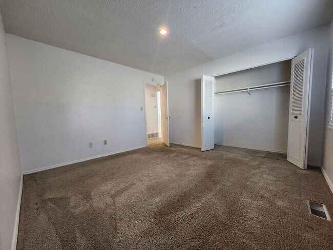 Building Photo - 1140 Magic Lamp Way