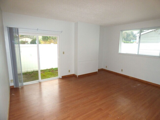 Building Photo - Cumjul05 - 1053-1055 Lansford Dr SE