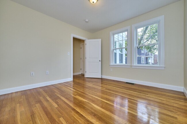 Building Photo - 17 Charlemont St