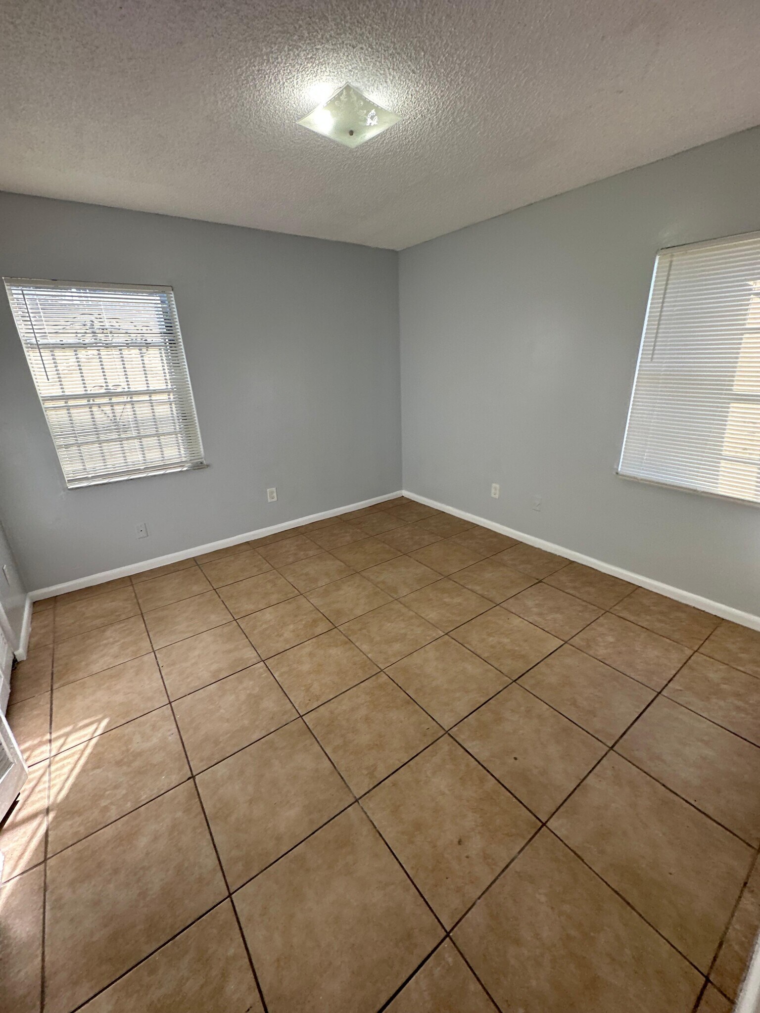 Building Photo - 712 Eaverson St