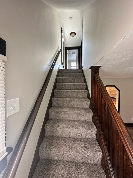 Building Photo - 904 7th Ave