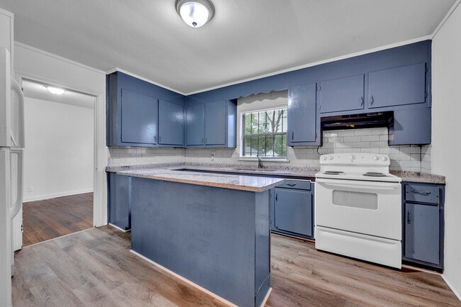 Building Photo - 1725 Mims St SW