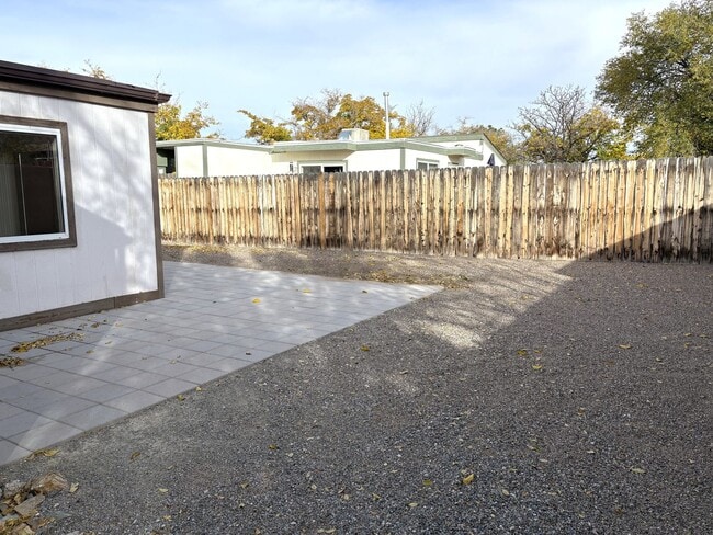 Building Photo - Beautiful 5 Bedroom NE Heights Home With Big Backyard!