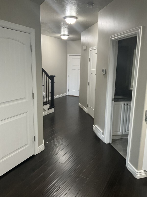 Building Photo - 214 1163