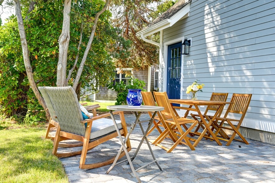 Individual entry and private patio and yard - 5 Key Ct