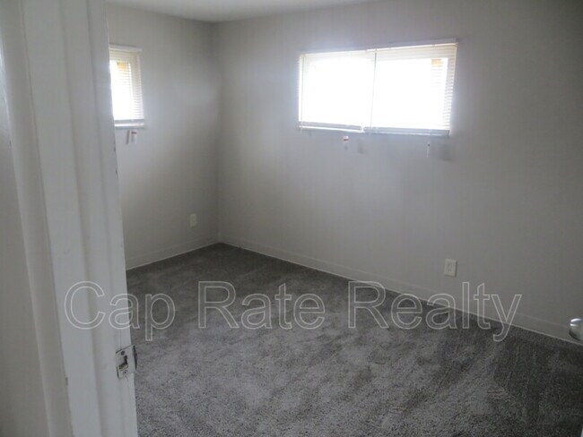 Building Photo - 3622 Cushing Dr
