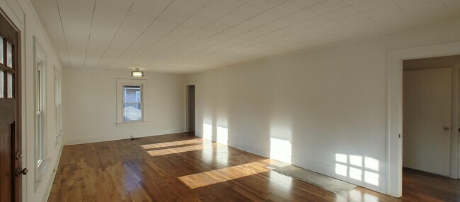Building Photo - LEASE ONLY - 2219 Lyndon Ave.