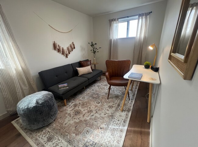 Building Photo - Fully Furnished 3BR | Renovated | All Utilities Included | Ideal for 30+ Day Stays