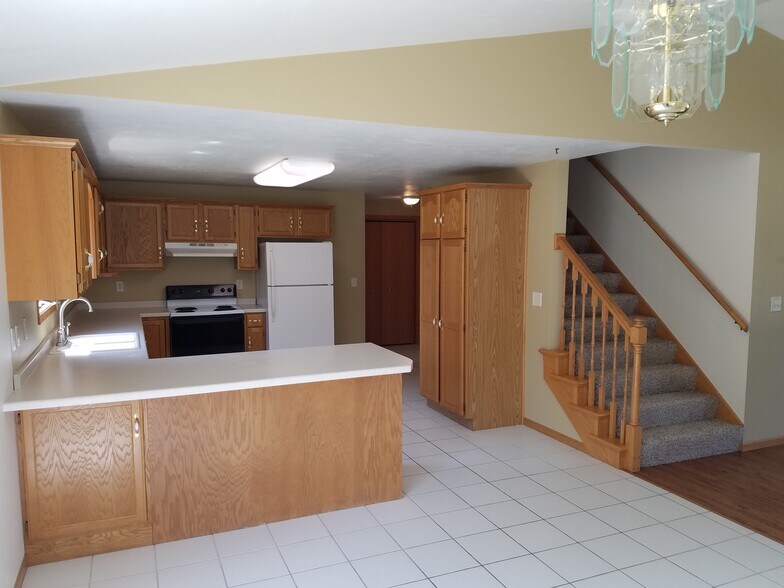 Building Photo - 3290 Windland Dr