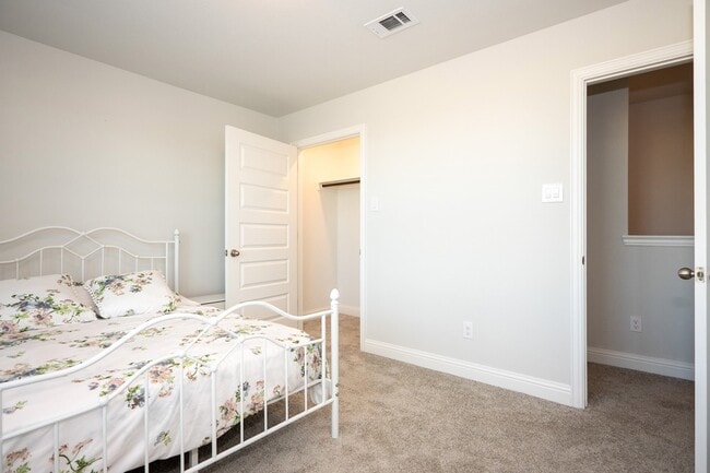 Building Photo - 409 Aurora Creek Ln