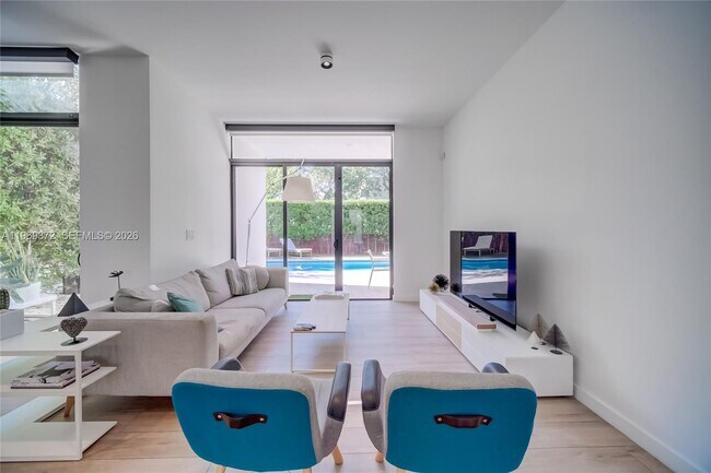 Building Photo - 8660 Arboretum Ln