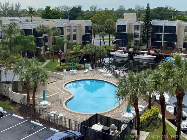 Building Photo - 20 Royal Palm Way
