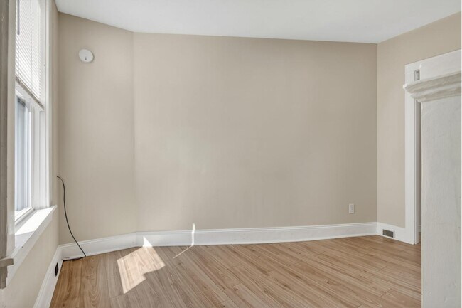 Building Photo - 245 New Holland Ave