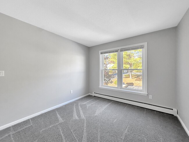 Building Photo - Beautiful Remodeled  3 Bedroom Condo!