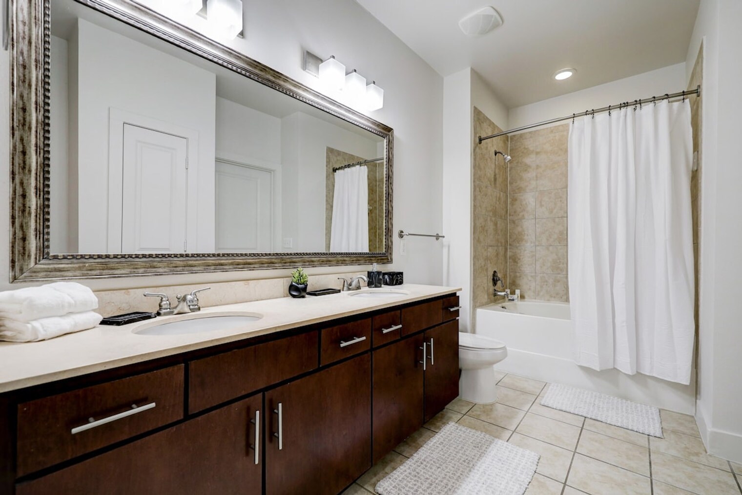 Building Photo - 2137 Pelham Dr