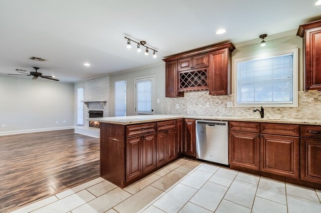 Building Photo - BEAUTIFUL HOME LOCATED ON TOLSON ROAD!