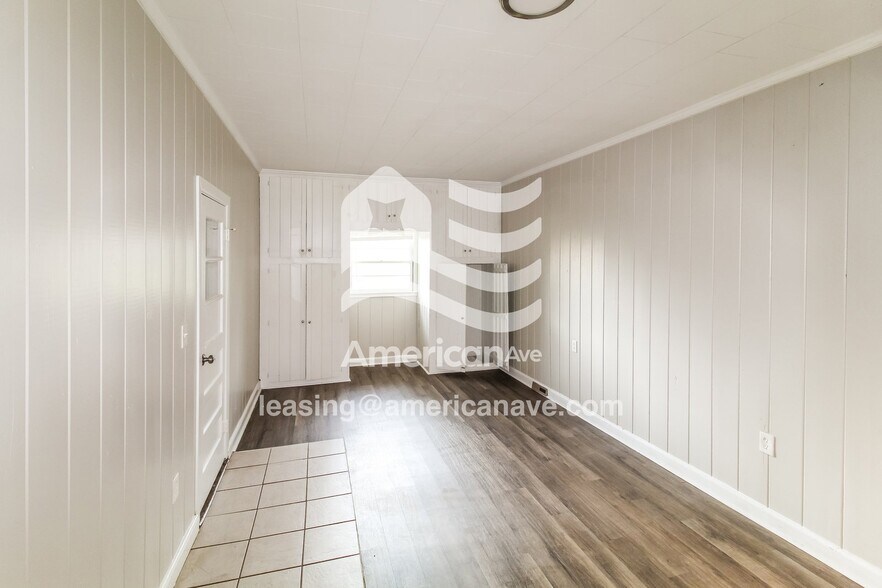 Building Photo - 605 Westview Dr