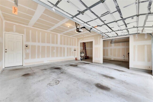 Building Photo - 2133 Paradise Ridge Dr