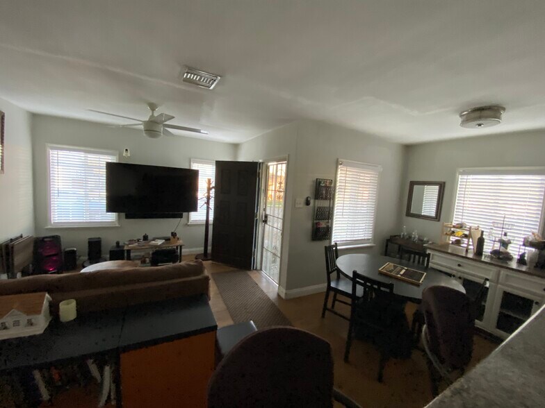 Building Photo - 636 E 121st Pl