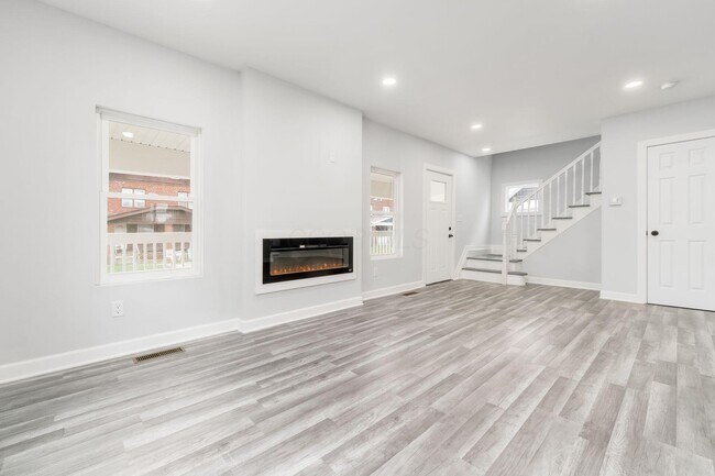 Building Photo - 905 Carpenter St